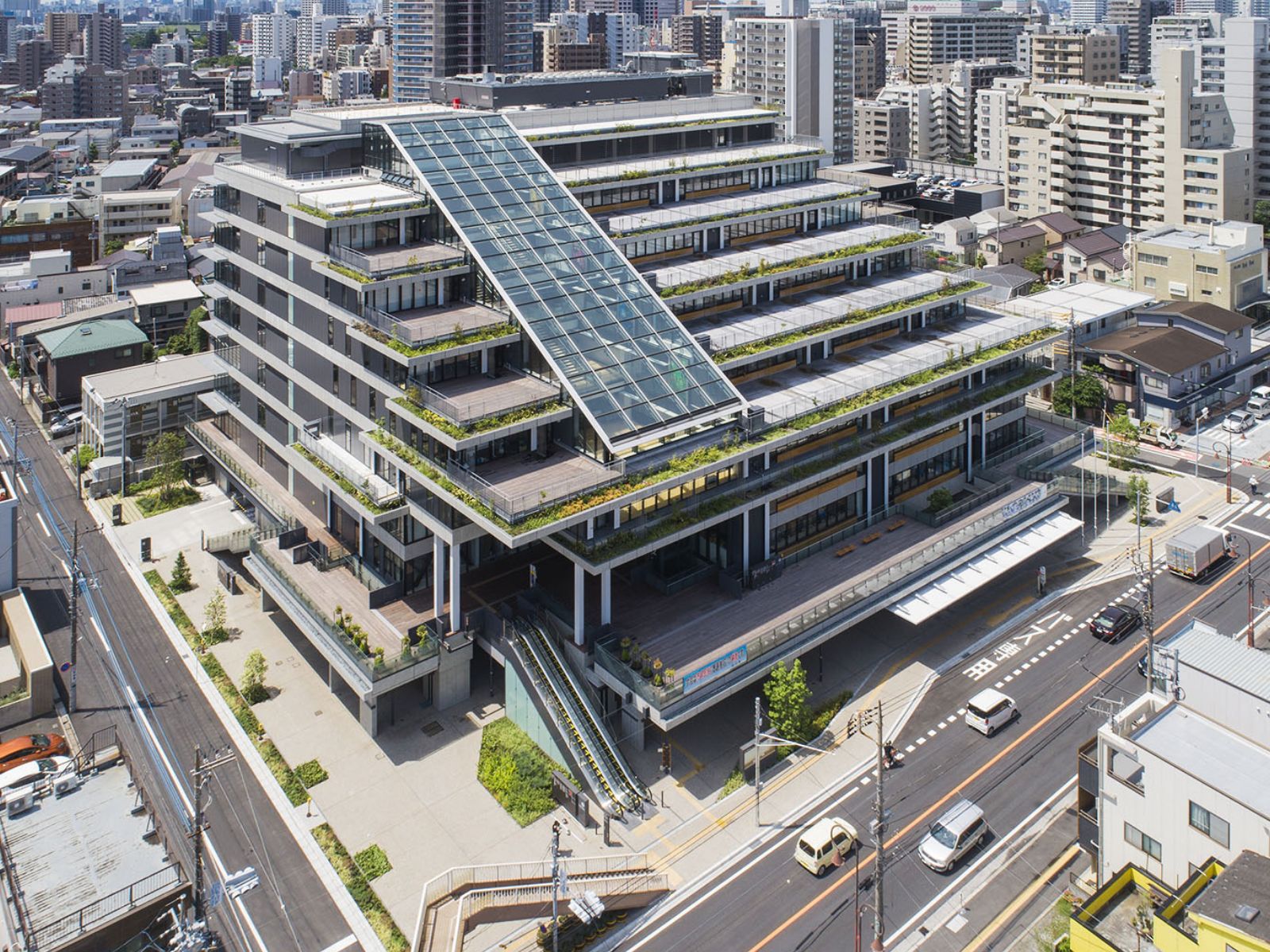 川口市役所第一本庁舎写真