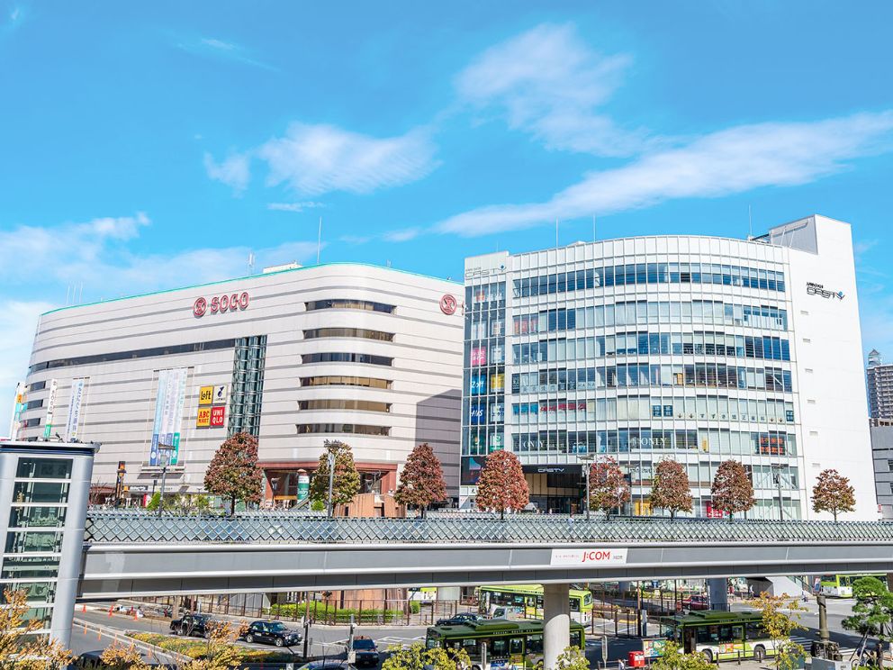 川口駅周辺 商業施設(左:旧そごう川口店、右:かわぐちキャスティ)写真
